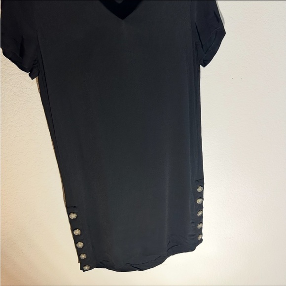 Madewell Black V-Neck Dress Size Small Button Hem Short Sleeve Viscose - Picture 7 of 8
